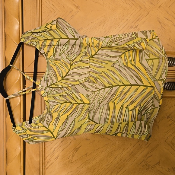 Apt. 9 Tropical print halter style cold shoulder top - Picture 6 of 8